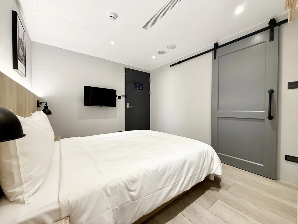 N2 HOTEL 經濟雙人房